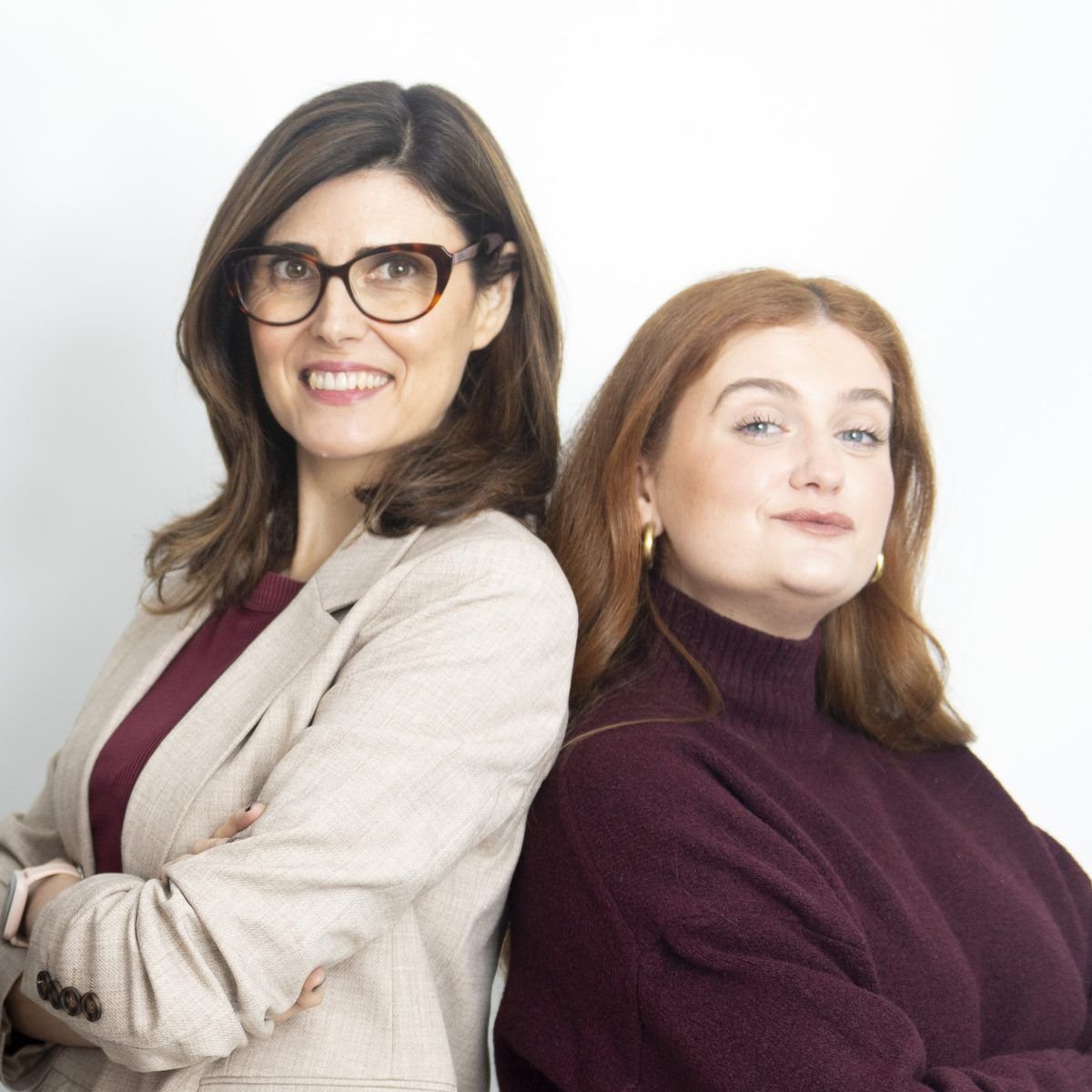 Gemma Mateos sonriendo junto a una compañera del equipo de Creativilab